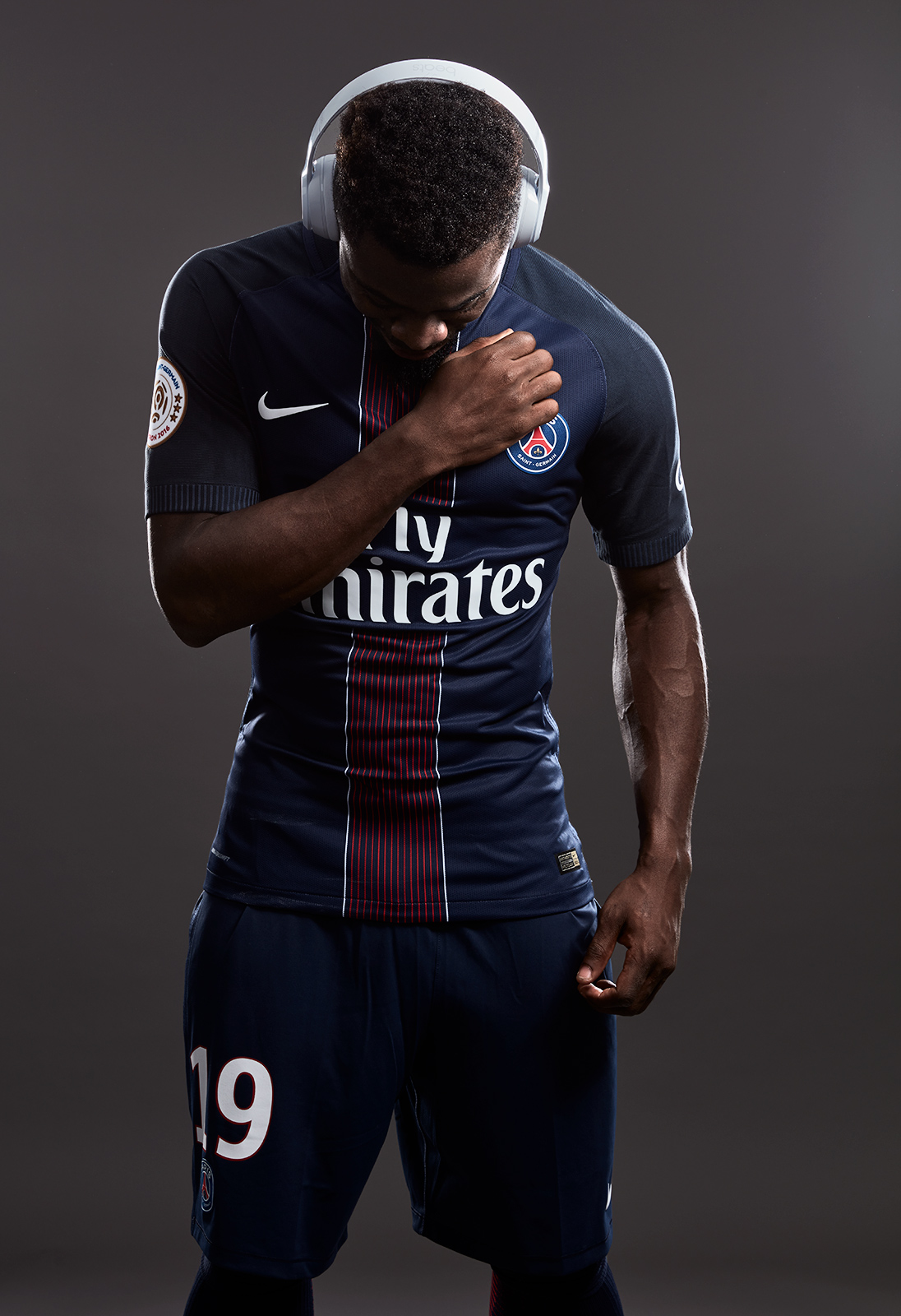 7NA_SergeAurier_Solo_White_Front_009